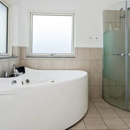 Hotel 8 Person In Tarm